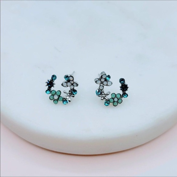 Petite Multi Color Crystal Flowers Blue Stud Earrings NEW - Picture 8 of 10